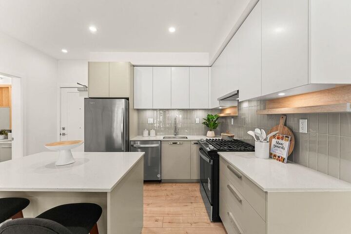 Property Photo: 13788 76 Avenue 124 BC V3W 3V9