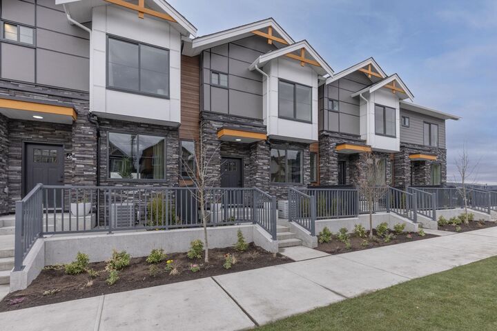 Property Photo: 6035 141 Street 16 BC V3X 2N2