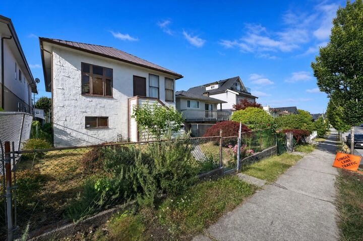 Property Photo: 2354 E 33rd Avenue BC V5R 2S3