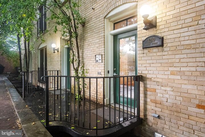 Property Photo:  1210 Queen 5  VA 22314 