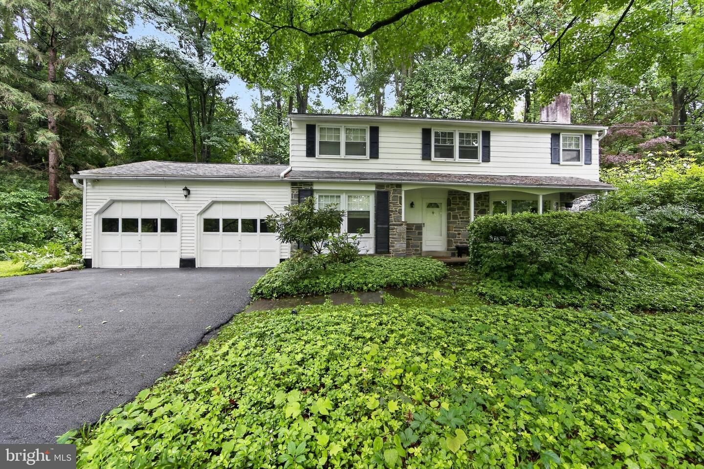 Property Photo:  37 N Longpoint Lane  PA 19063 