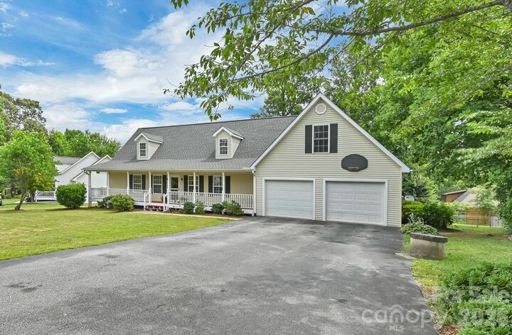 Property Photo:  51 Jericho Ridge Road  NC 28732 