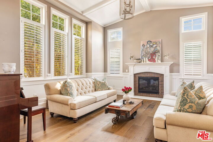 Property Photo: 4505 Morella Ave CA 91607