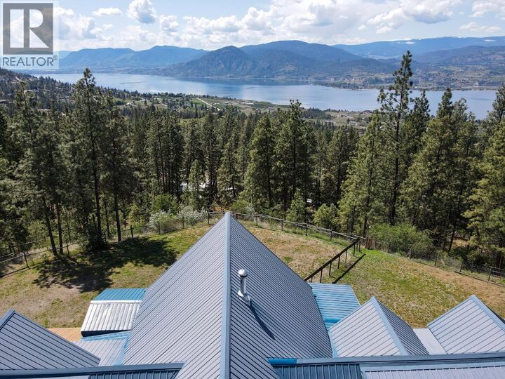 Property Photo: 3901 Cottonwood Lane BC V0H 1N1