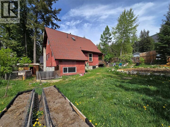 1013 Slocan Street — photo 1