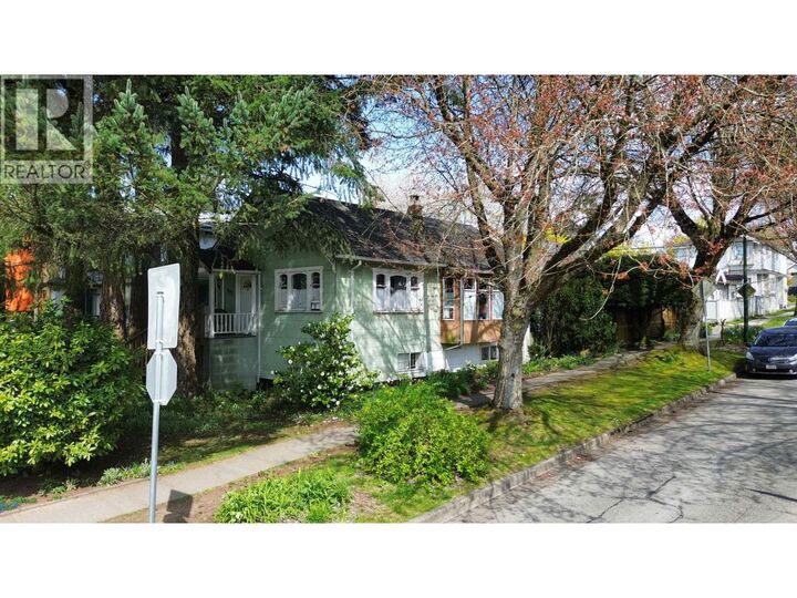 Photo de la propriété:  4496 Ontario Street  BC V5V 3H1 