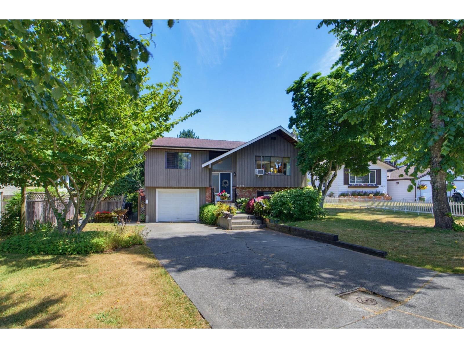 Photo de la propriété:  15578 Poplar Drive  BC V4A 5H8 