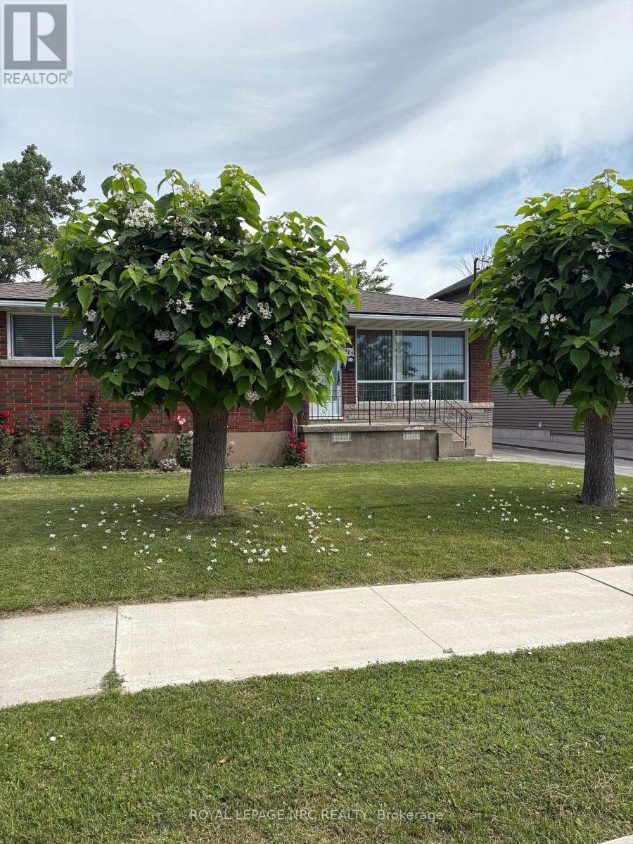 Property Photo:  409 Broadway Avenue  ON L3C 5M3 