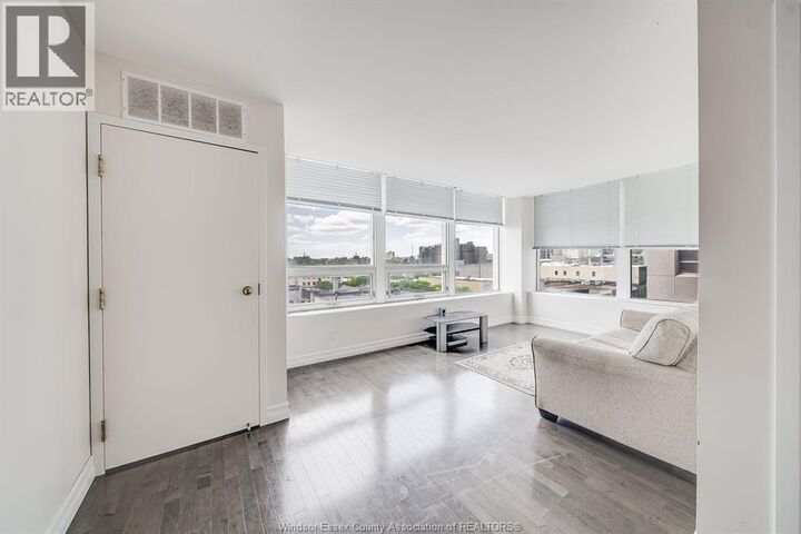 Property Photo:  540 Ouellette Avenue 5B  ON N9A 1B7 
