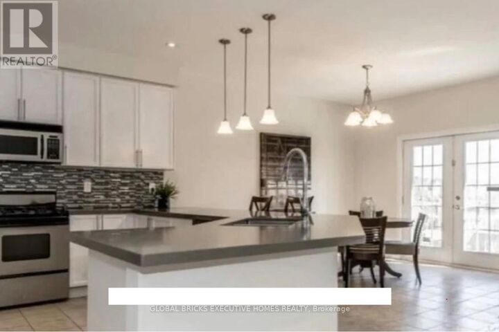 Property Photo:  5847 Summerside Drive  ON L5M 6J5 