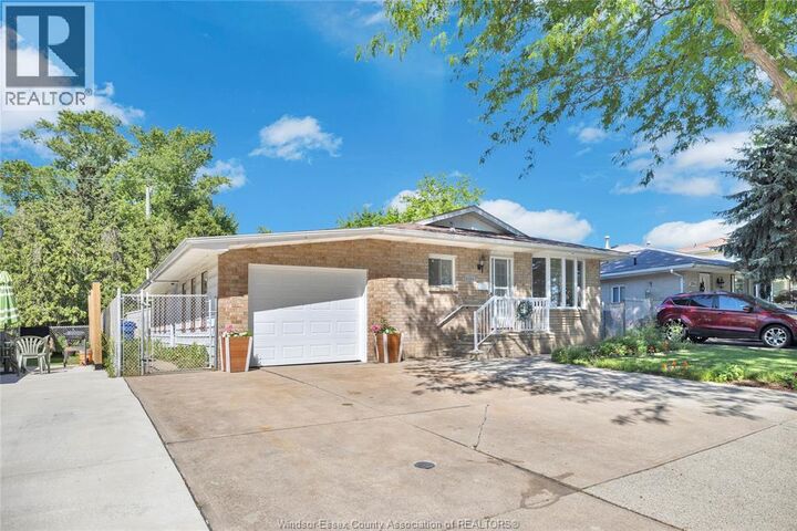 Property Photo:  2709 Jefferson  ON N8T 3E7 