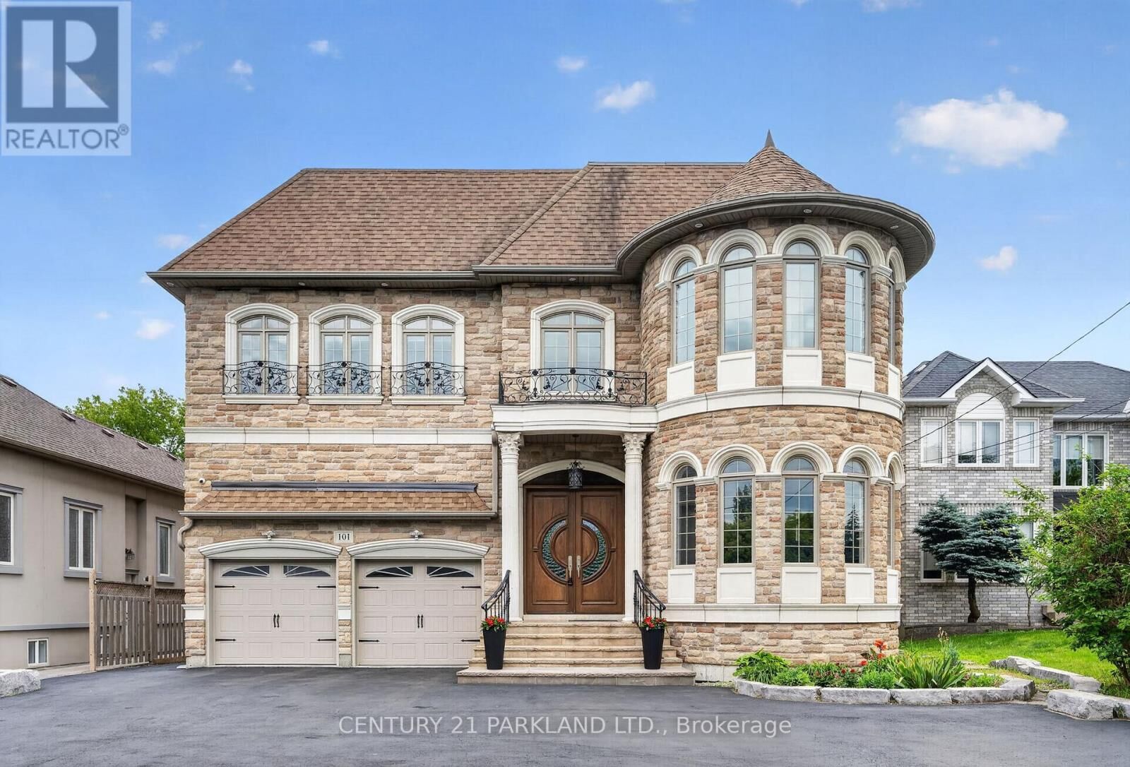 Property Photo:  101 Elgin Mills Road West  ON L4C 4M1 