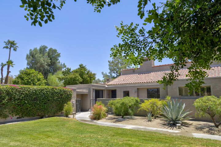 Property Photo:  552 Desert West Drive  CA 92270 