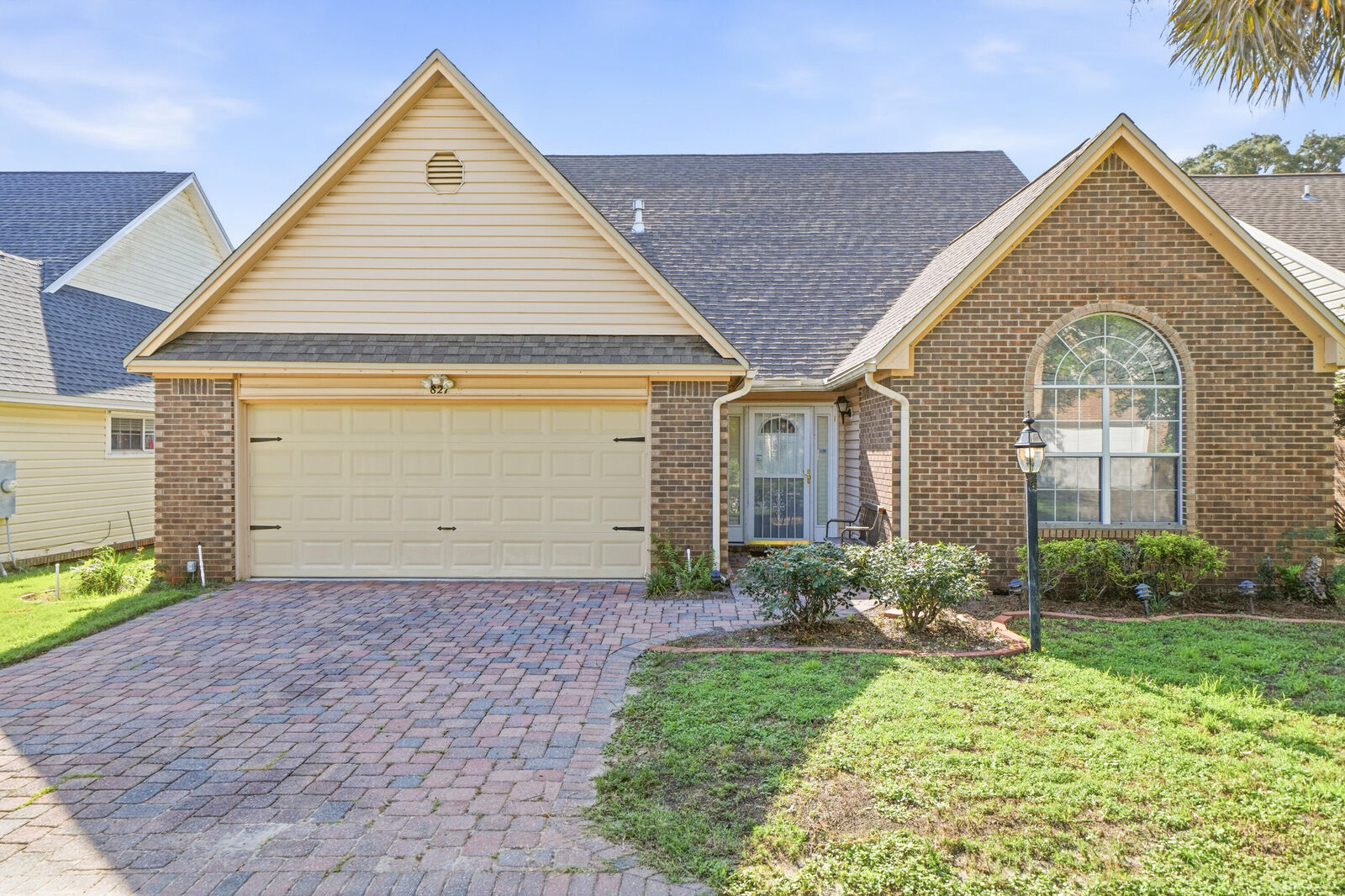 Property Photo:  827 Fairway Lakes Drive  FL 32578 