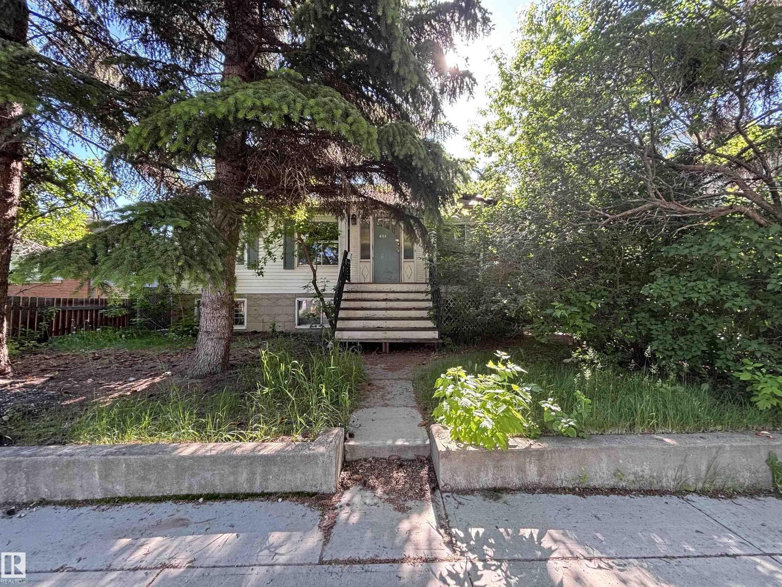 Property Photo:  6713 106 Street NW  AB T6H 2W1 