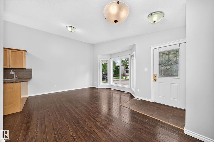 Property Photo:  12124 122 Street NW  AB T5L 0C8 