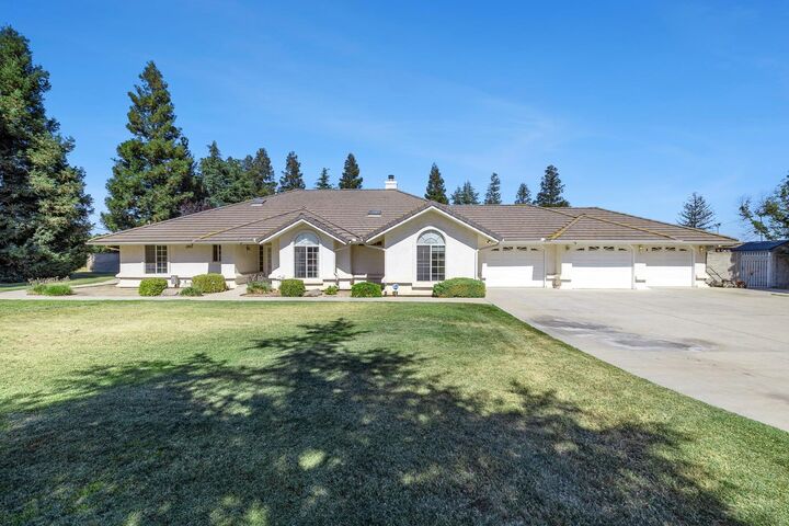 Property Photo:  16673 La Canada Road  CA 93636 
