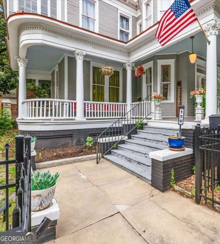 Property Photo:  120 W 37th Street  GA 31401 