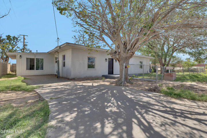 Property Photo: 8720 Aranda Lane TX 79907