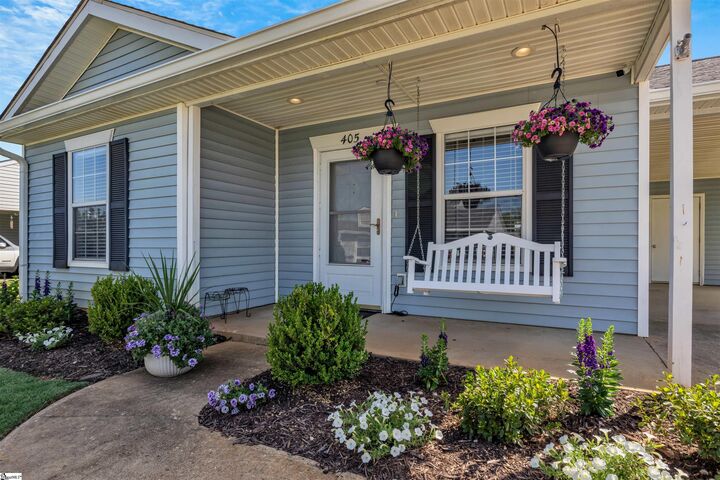 Property Photo:  405 Santa Fe Road  SC 29369 
