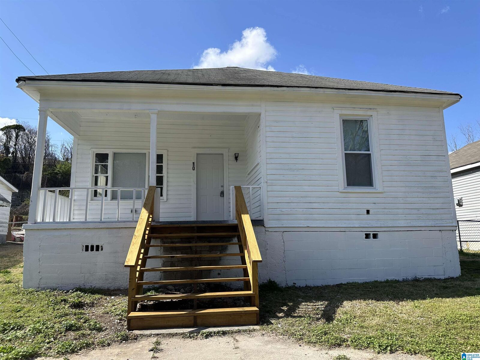 Property Photo:  10 Railroad Avenue  AL 36201 