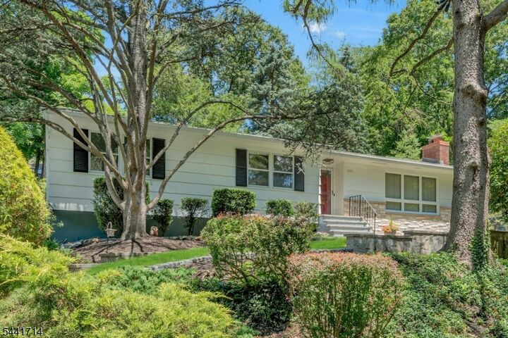 Property Photo:  350 Greenbrier Ct  NJ 07092 