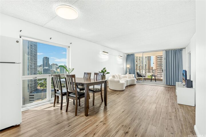 Property Photo:  469 Ena Road 1512  HI 96815 