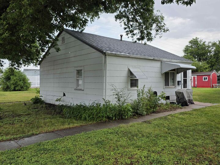 Property Photo: 1623 W 6th NE 69101