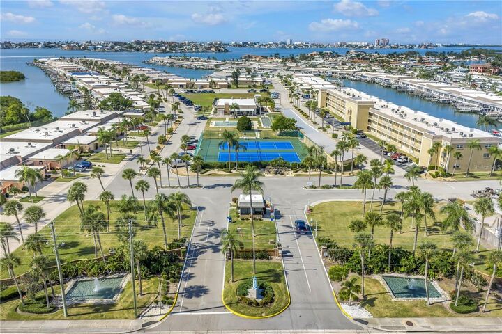 Property Photo:  143 Boca Ciega Point Boulevard N  FL 33708 