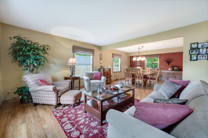 Property Photo:  1119 W Fairfield Ct  WI 53217 