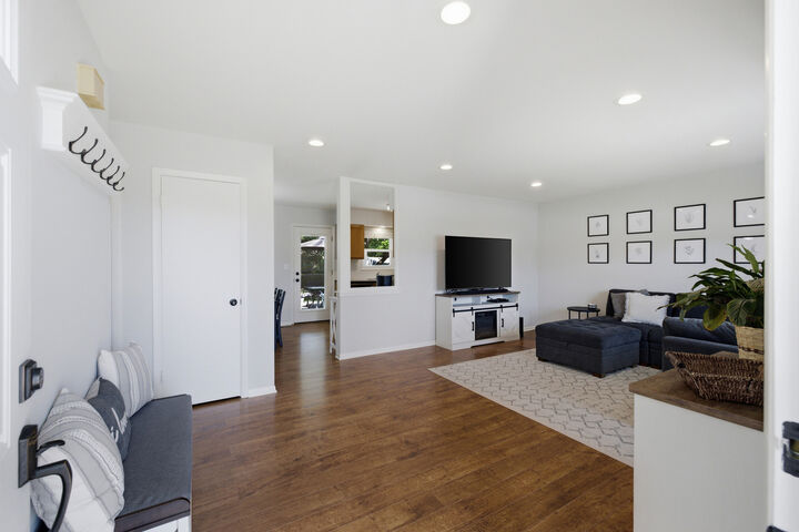 Property Photo: 1110 W Glenn Trail IL 60007
