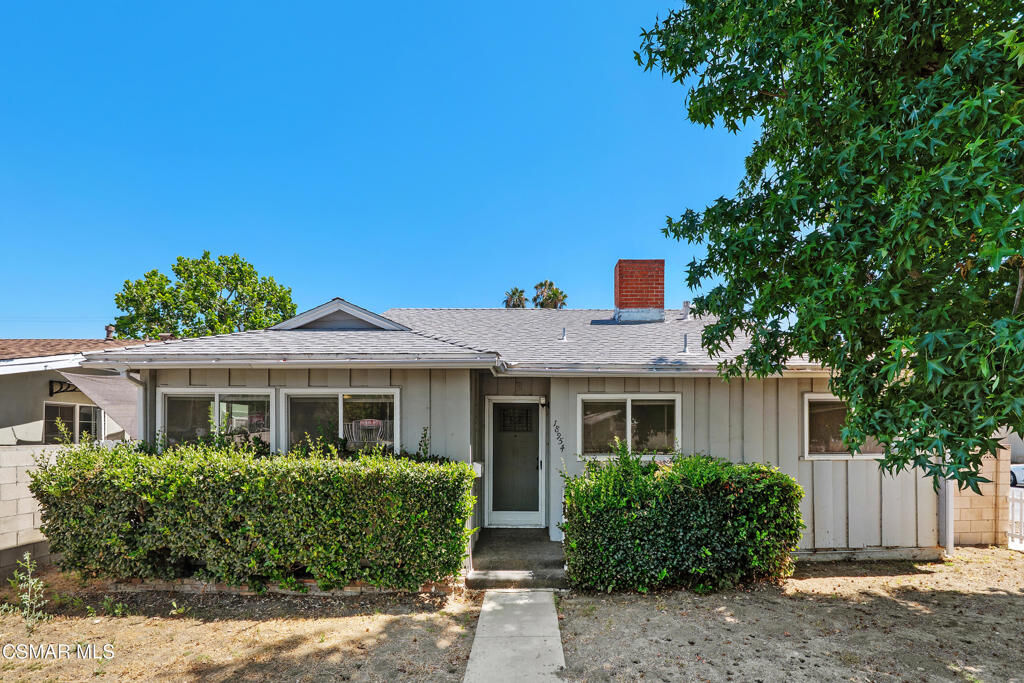 Property Photo:  18954 Saticoy Street  CA 91335 