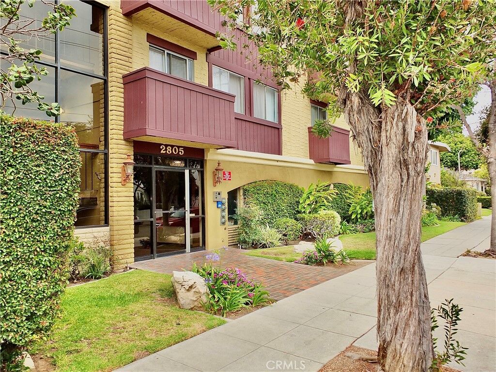 Property Photo: 2805 E East 3rd Street 6 CA 90814
