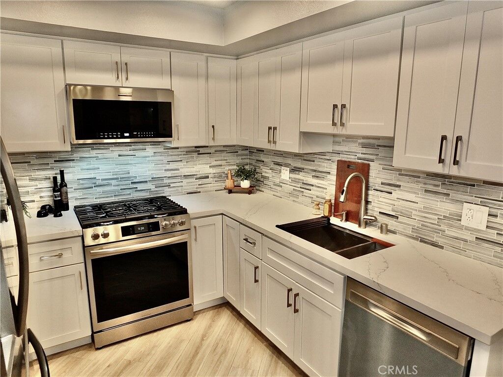 Property Photo:  2805 E East 3rd Street 6  CA 90814 