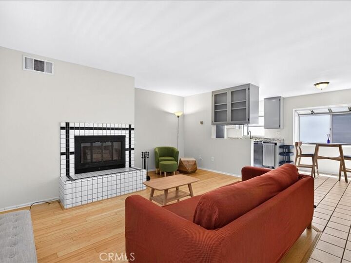 Property Photo:  1418 E Florida Street 2  CA 90802 