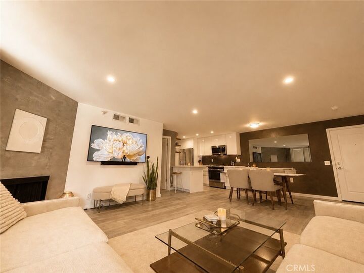 Property Photo:  7320 Hawthorn 206  CA 90046 