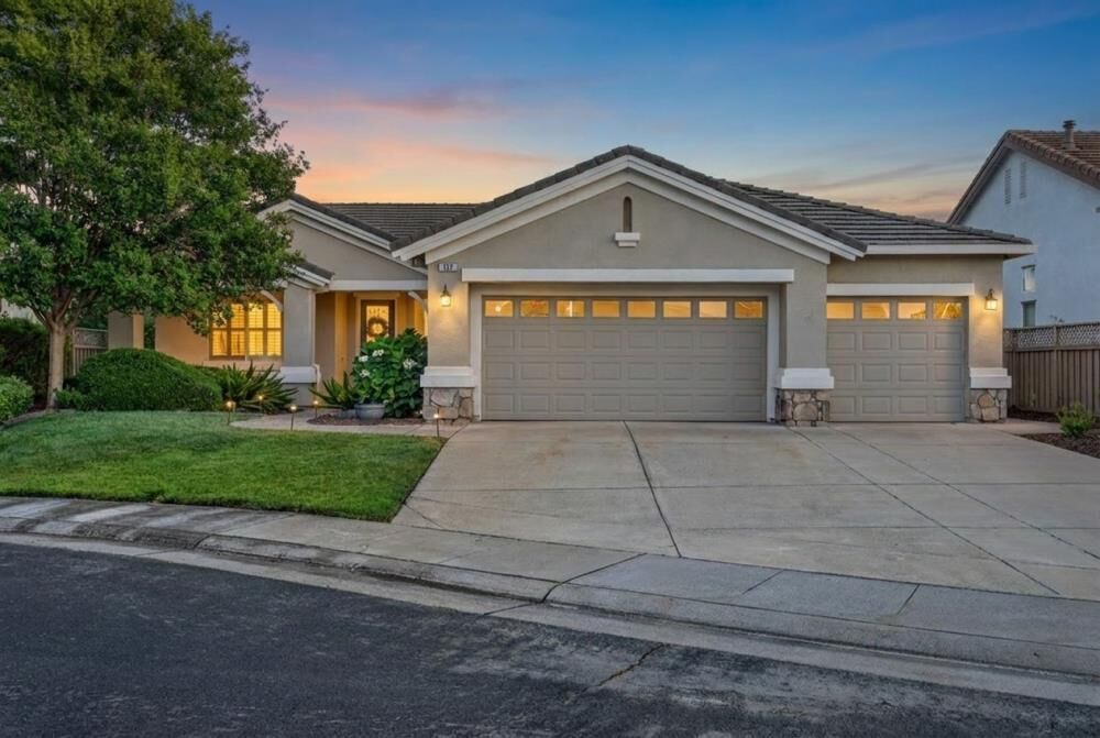 Property Photo:  137 Lakefield Court  CA 95648 