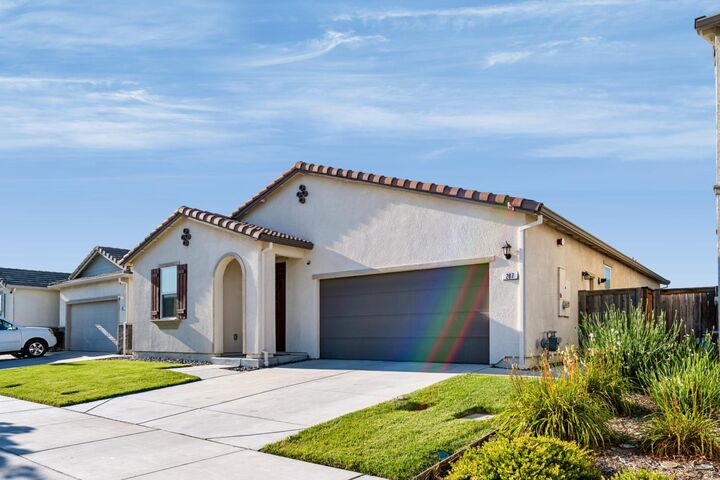 Property Photo:  287 George Street  CA 95330 