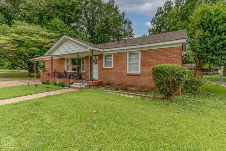 Property Photo:  423 Laughrun Drive  AR 72335 