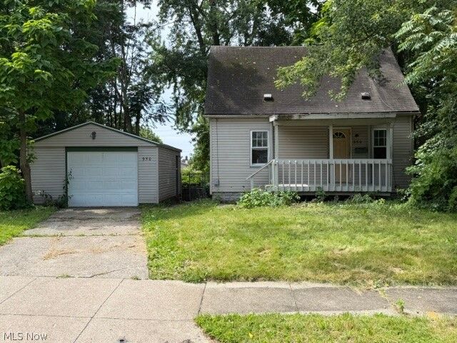 Property Photo: 950 Silvercrest Avenue OH 44314