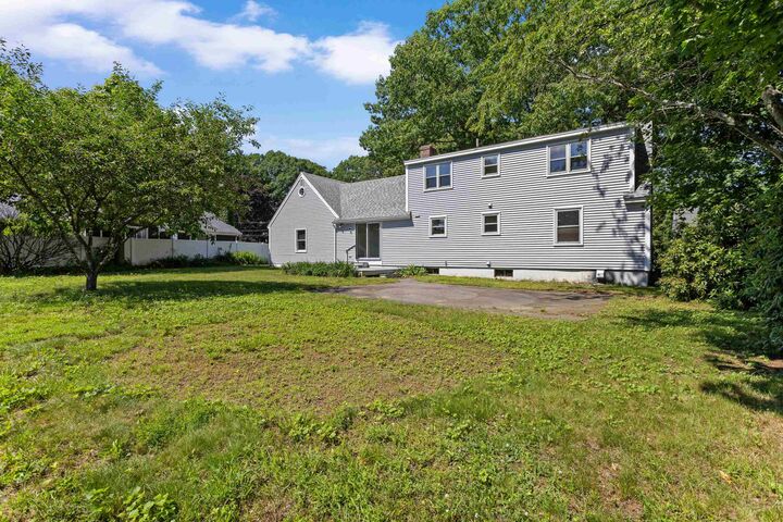Property Photo:  10 Colonial Circle  NH 03842 