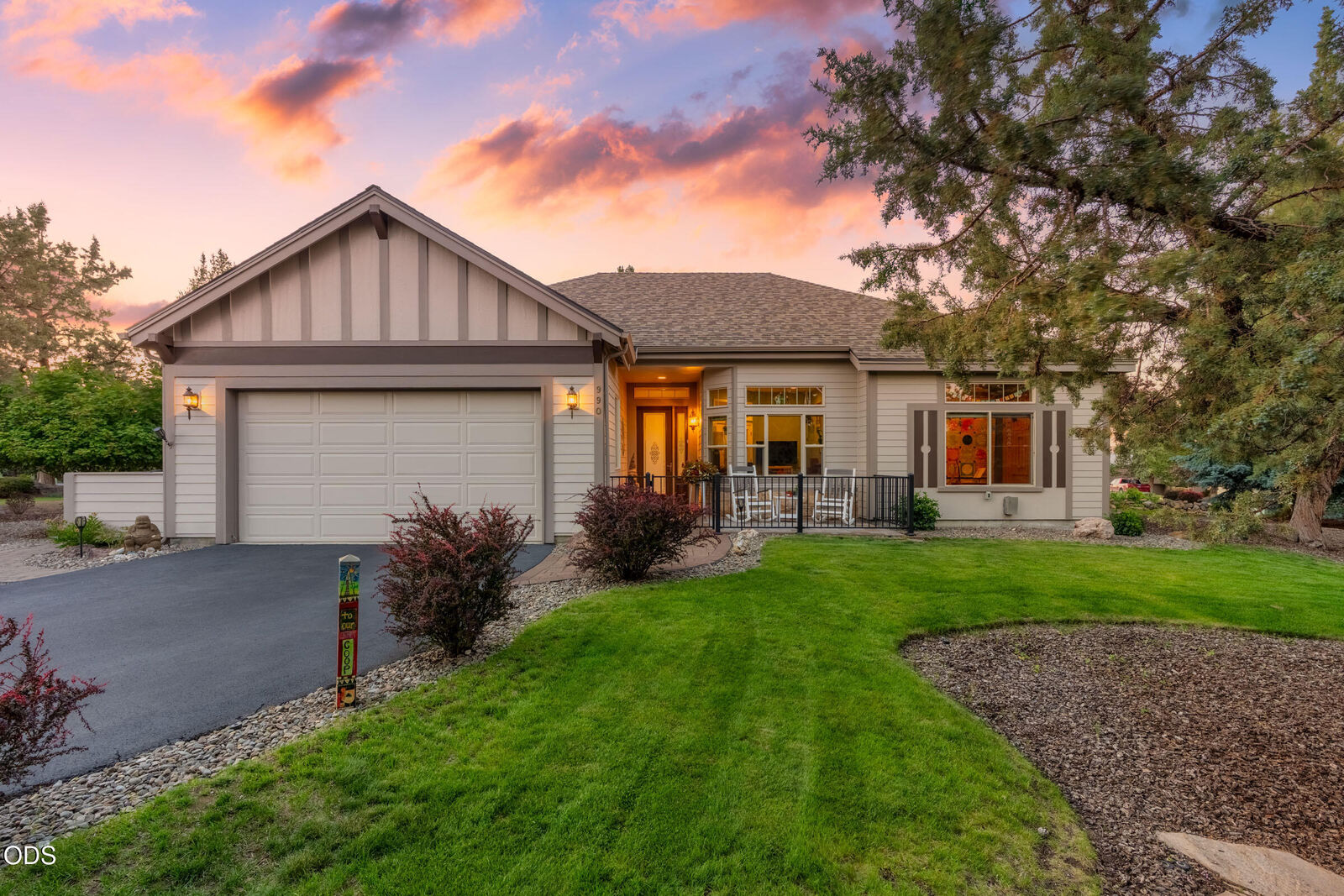 Property Photo: 990 Victoria Falls Drive OR 97756
