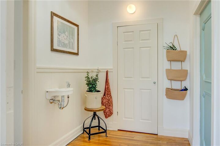 Property Photo:  27 Chapel Street 202  ON N4S 3R5 
