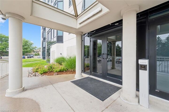 Property Photo: 35 Green Valley Drive 1603 ON N2P 2A5