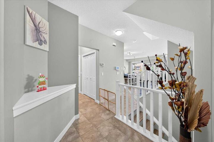 Property Photo:  251 Hillcrest Circle SW  AB T4B 0Y6 