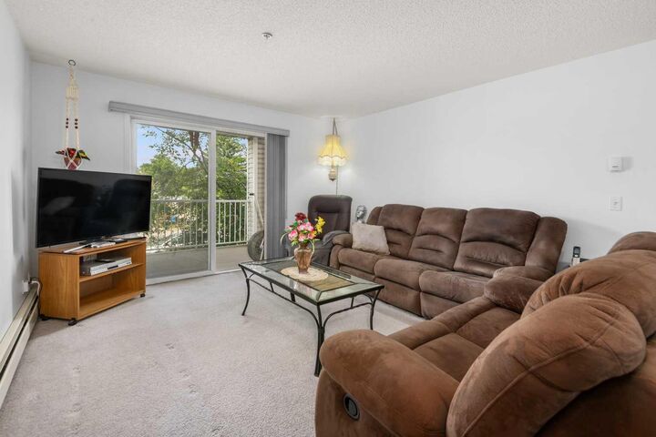 Property Photo:  6224 17 Avenue SE 2210  AB T2A 7X8 