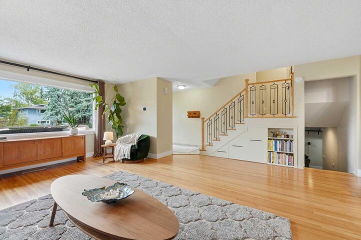 1439 90 Avenue SW — photo 1