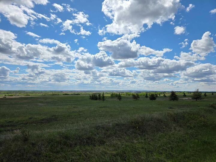Property Photo:  Se22-74-6-W6 62 Range Road  AB T0H 3C0 