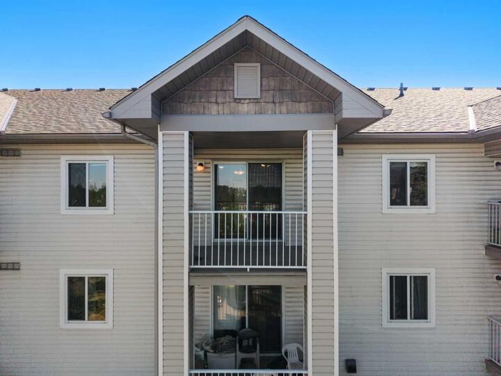 Property Photo: 1717 60 Street SE 425 AB T2A 7Y7