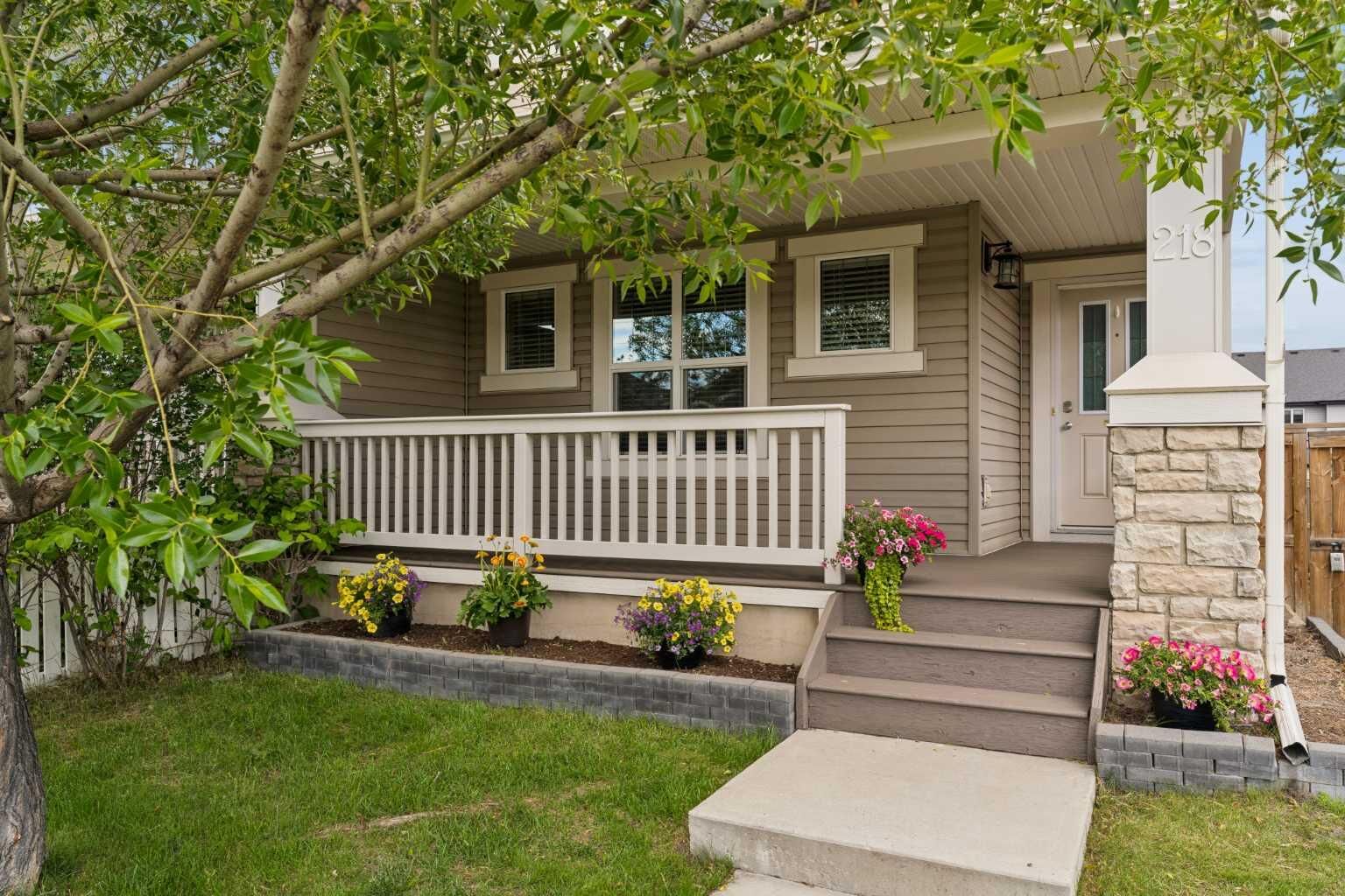 Property Photo:  218 Kingsbridge Road SE  AB T4A 0M4 